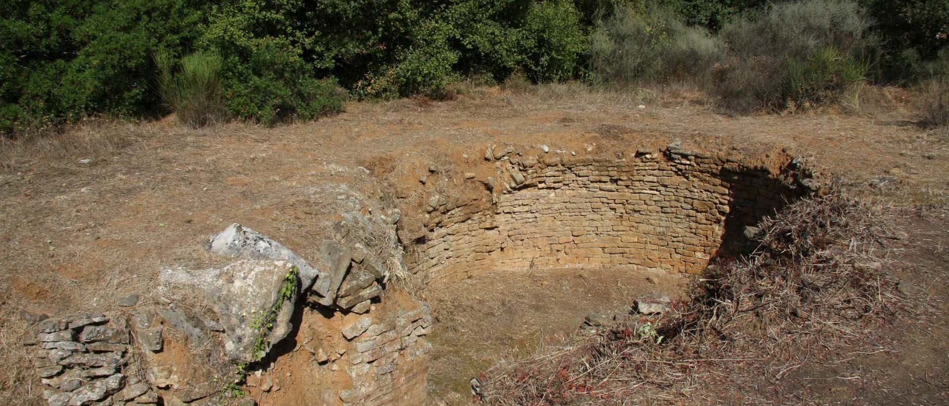 Tholos tomb 1 at Gouvalari, Koukounara - Εφορεία Αρχαιοτήτων Μεσσηνίας